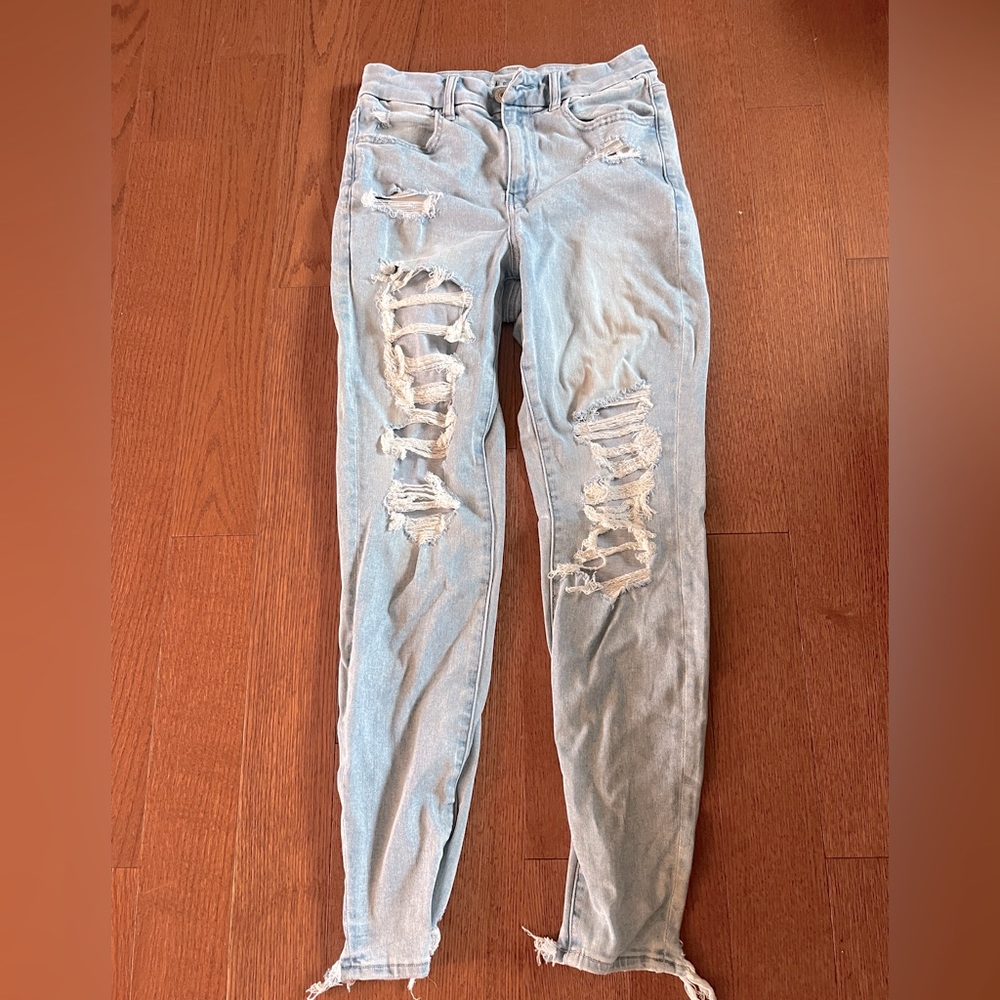 light washed american eagle jeans